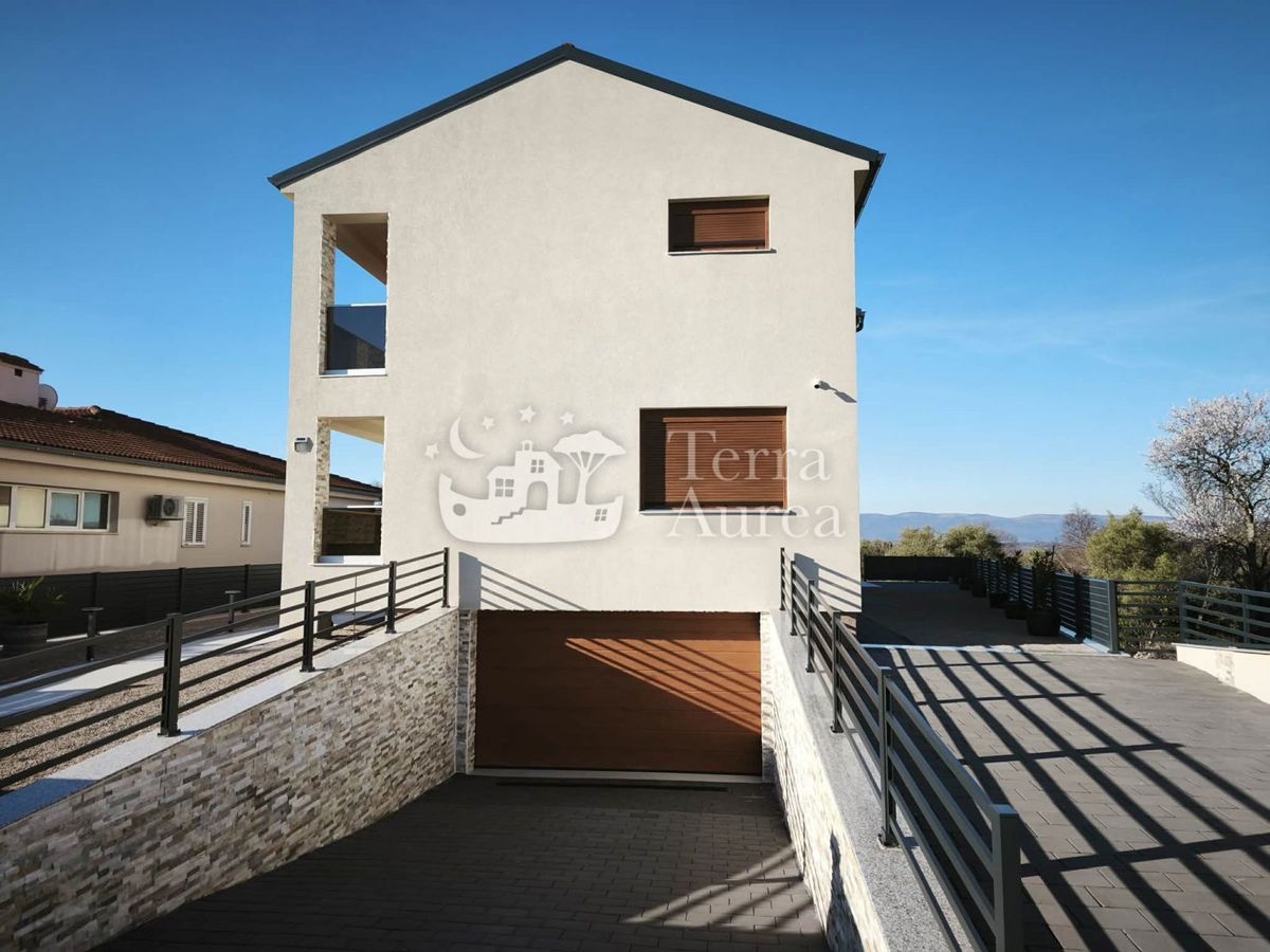 Casa Malinska, Malinska-Dubašnica, 280m2