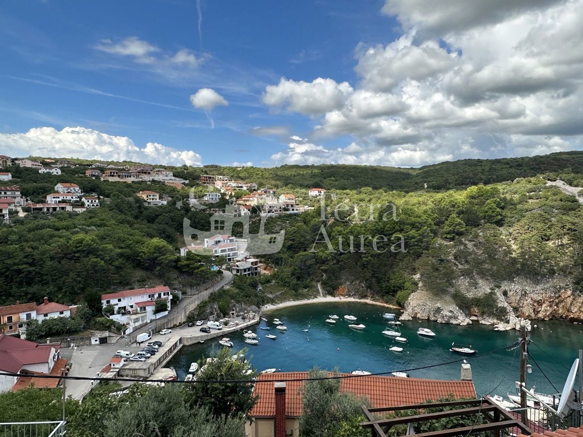 Due case da adattare con vista mare, Vrbnik, isola di Krk