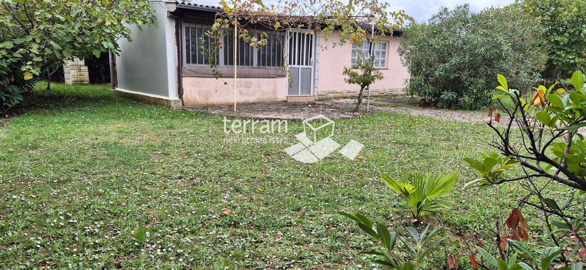 Istria, Medolino, terreno edificabile 672m2, con edificio legalizzato 69m2 # vendita