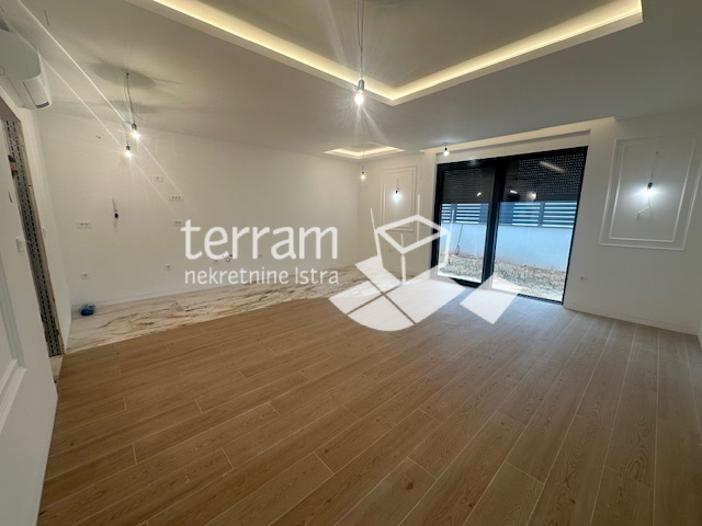 Istria, Pola, Štinjan, appartamento 66,23m2, piano terra, 1 camera da letto + soggiorno con angolo cottura, giardino 100m2, NUOVO, #vendita