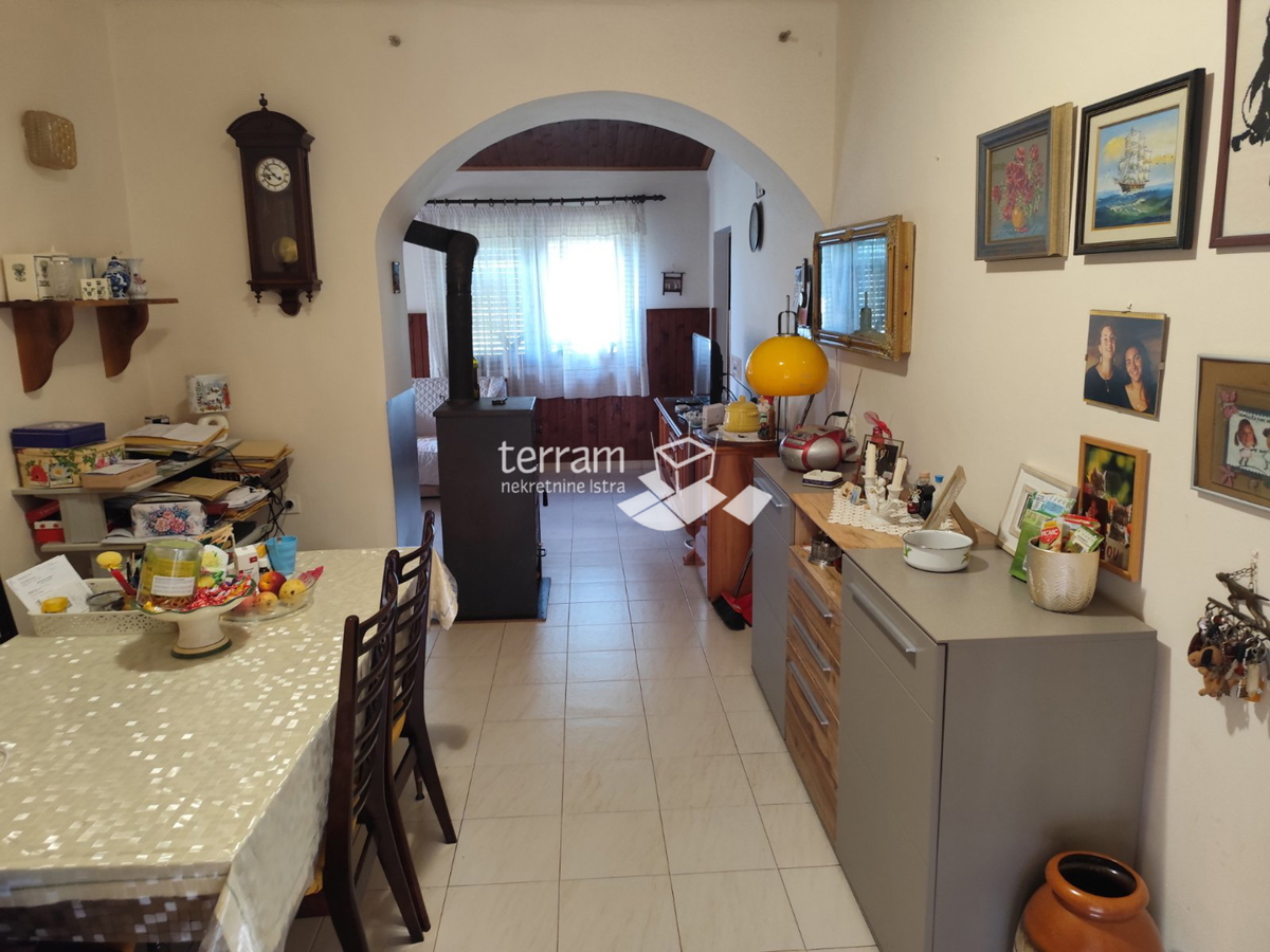 Istria, Pola, Valdebek, casa 106m2, edificio ausiliario 72m2, giardino 1535m2 #vendita