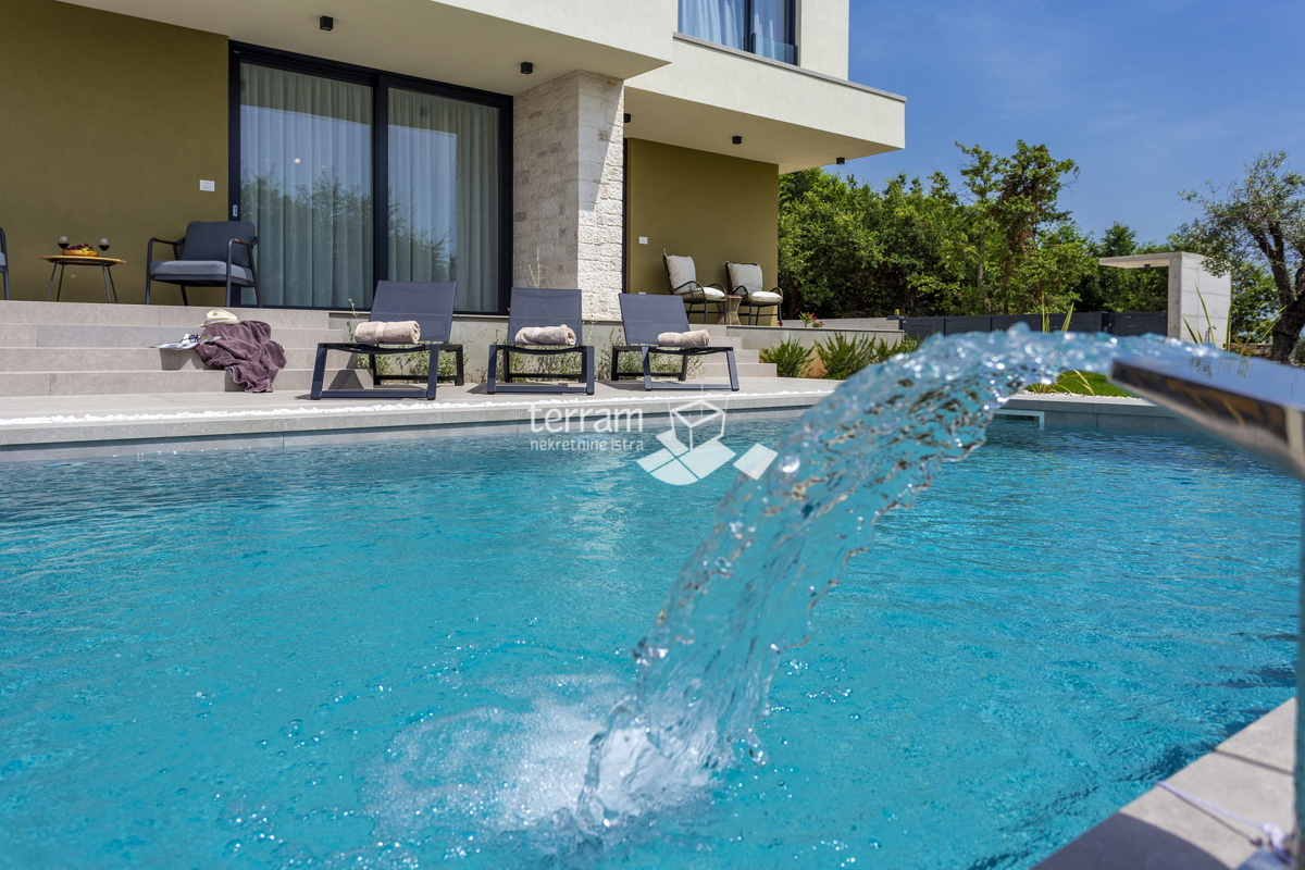 Istria, Sanvincenti, Casa con piscina e ampio cortile # in vendita