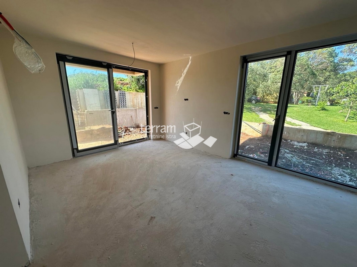 Istria, Medulin, Banjole, dintorni, appartamento 59,10 m2, 1 piano seminterrato + soggiorno con angolo cottura, giardino 51 m2, parcheggio!! #vendita