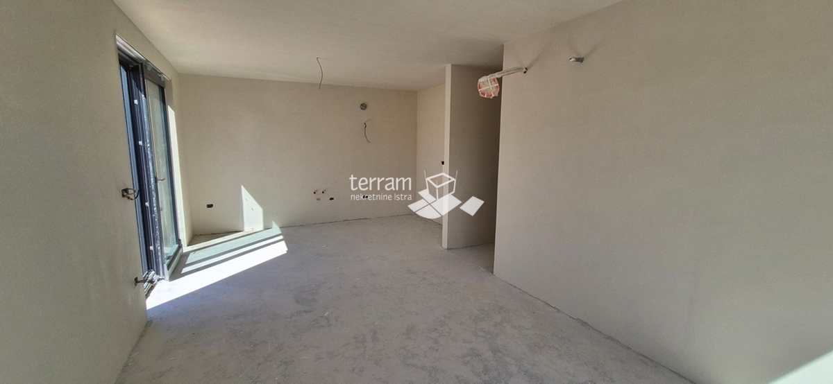 Istria, Medulin, Banjole, dintorni, appartamento 59,10 m2, 1 piano seminterrato + soggiorno con angolo cottura, giardino 51 m2, parcheggio!! #vendita