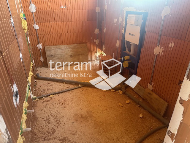 Istria, Ližnjan, Šišan, casa bifamiliare 140 m2, 3 camere da letto + soggiorno, piscina, 465 m2 di giardino! #vendita