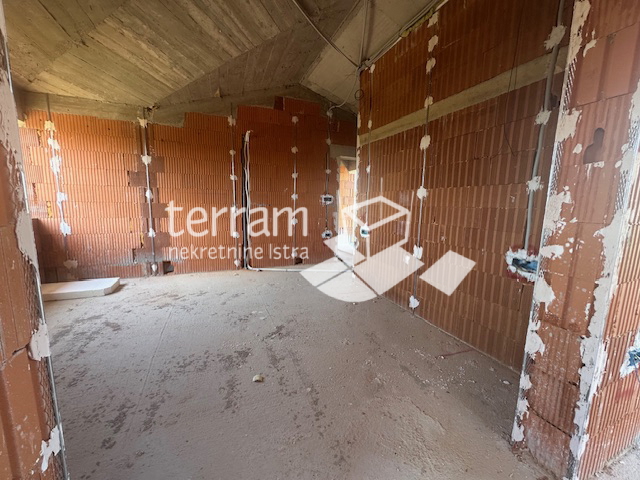 Istria, Ližnjan, Šišan, casa bifamiliare 140 m2, 3 camere da letto + soggiorno, piscina, 465 m2 di giardino! #vendita