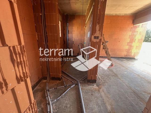 Istria, Ližnjan, Šišan, casa bifamiliare 140 m2, 3 camere da letto + soggiorno, piscina, 465 m2 di giardino! #vendita