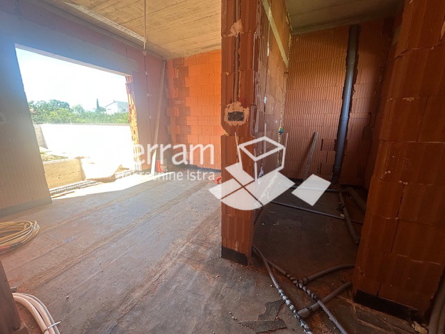 Istria, Ližnjan, Šišan, casa bifamiliare 140 m2, 3 camere da letto + soggiorno, piscina, 465 m2 di giardino! #vendita