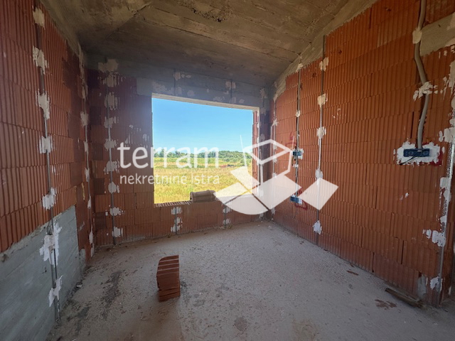 Istria, Ližnjan, Šišan, casa bifamiliare 140 m2, 3 camere da letto + soggiorno, piscina, 465 m2 di giardino! #vendita