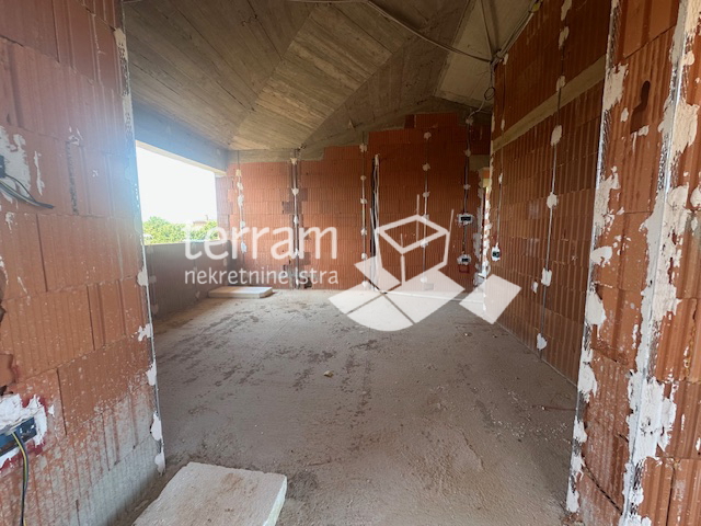 Istria, Ližnjan, Šišan, casa bifamiliare 140 m2, 3 camere da letto + soggiorno, piscina, 465 m2 di giardino! #vendita