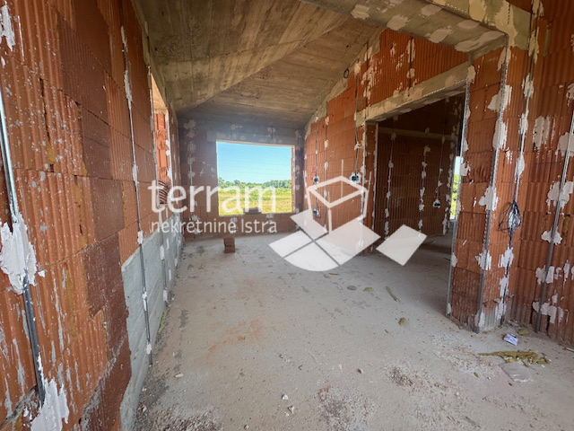 Istria, Ližnjan, Šišan, casa bifamiliare 140 m2, 3 camere da letto + soggiorno, piscina, 465 m2 di giardino! #vendita