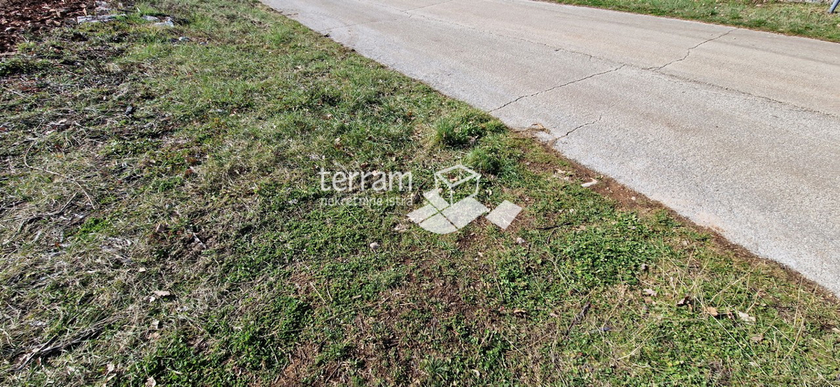 Istria, Tinjan, terreno edificabile 573m2 con permesso di costruzione per una casa con piscina in vendita