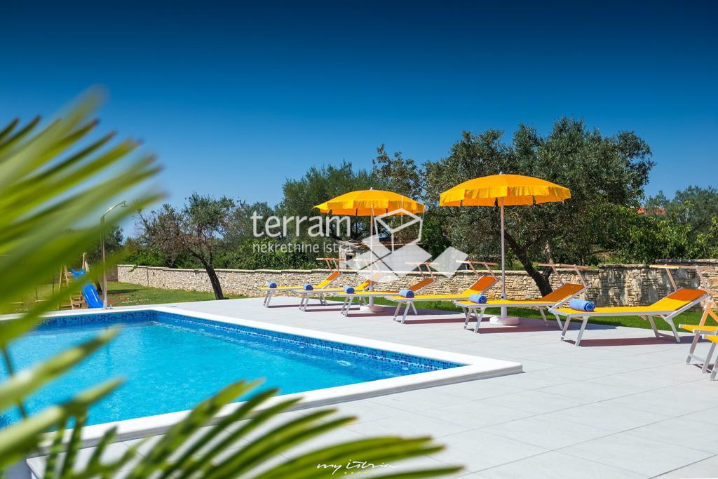 Istria, Fasana Villa 180m2, giardino 2300m2 con piscina e vista sul mare e Brijune in vendita