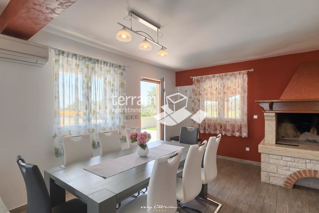 Istria, Fasana Villa 180m2, giardino 2300m2 con piscina e vista sul mare e Brijune in vendita