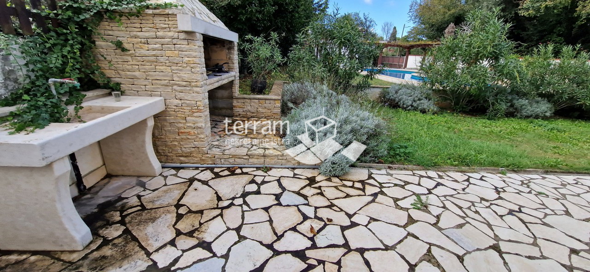 Istria, Medulin, Banjole, casa plurifamiliare con piscina, ampio giardino, vicino al mare #vendita