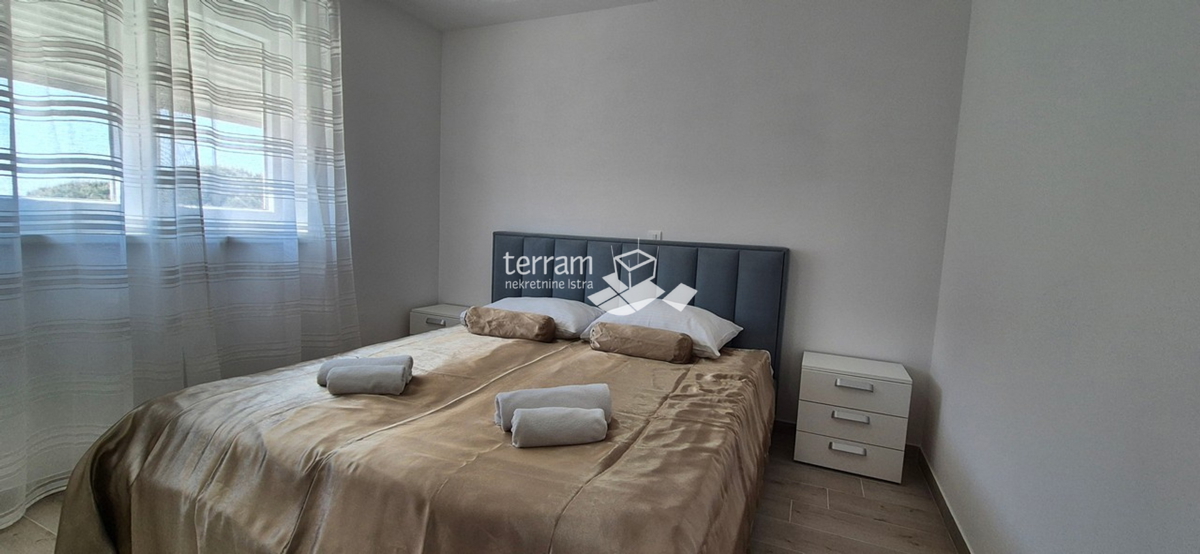 Istra, Peroj, appartamento al secondo piano di un piccolo edificio residenziale, 64,13 m2, 2 camere da letto + soggiorno con angolo cottura, parcheggio, NUOVO!! #vendita