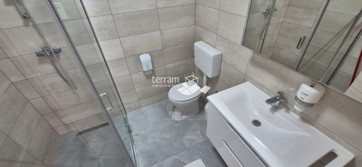 Istra, Peroj, appartamento al secondo piano di un piccolo edificio residenziale, 64,13 m2, 2 camere da letto + soggiorno con angolo cottura, parcheggio, NUOVO!! #vendita