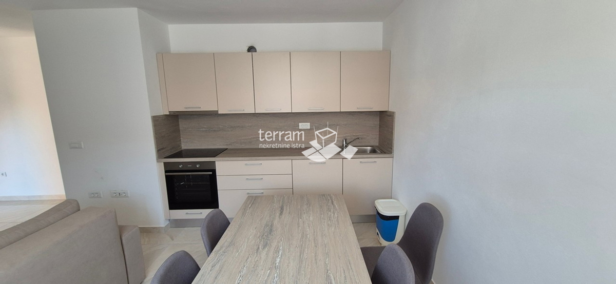 Istra, Peroj, appartamento al secondo piano di un piccolo edificio residenziale, 64,13 m2, 2 camere da letto + soggiorno con angolo cottura, parcheggio, NUOVO!! #vendita