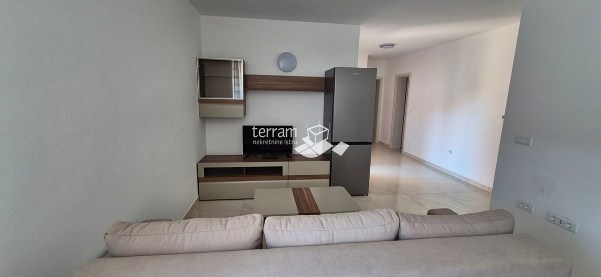 Istra, Peroj, appartamento al secondo piano di un piccolo edificio residenziale, 64,13 m2, 2 camere da letto + soggiorno con angolo cottura, parcheggio, NUOVO!! #vendita