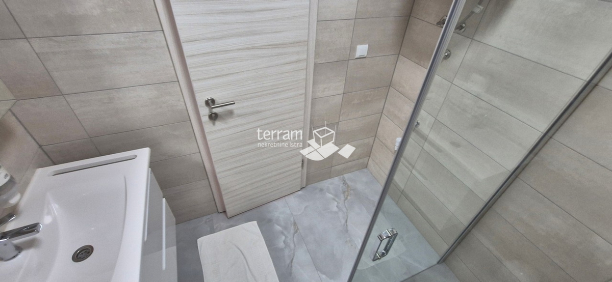 Istra, Peroj, appartamento al secondo piano di un piccolo edificio residenziale, 64,13 m2, 2 camere da letto + soggiorno con angolo cottura, parcheggio, NUOVO!! #vendita