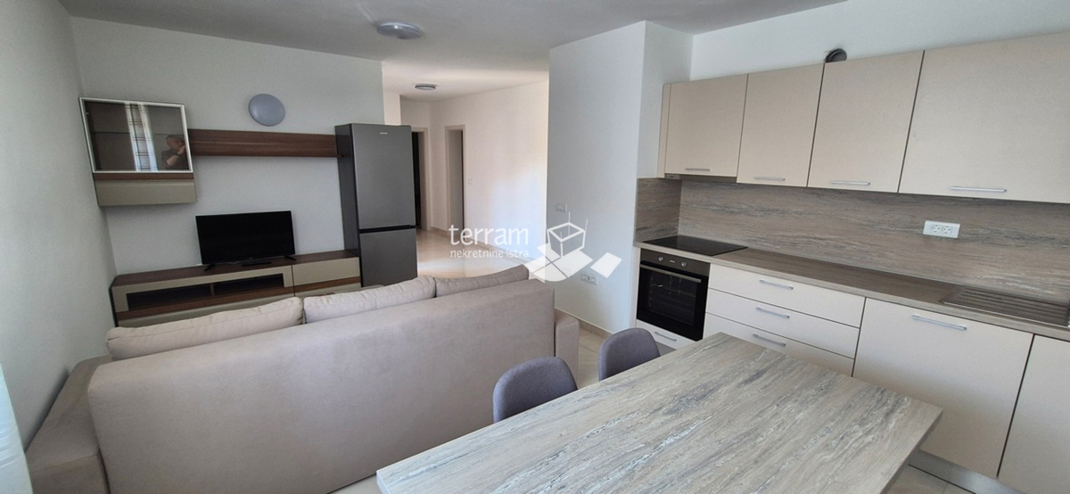 Istra, Peroj, appartamento al secondo piano di un piccolo edificio residenziale, 64,13 m2, 2 camere da letto + soggiorno con angolo cottura, parcheggio, NUOVO!! #vendita