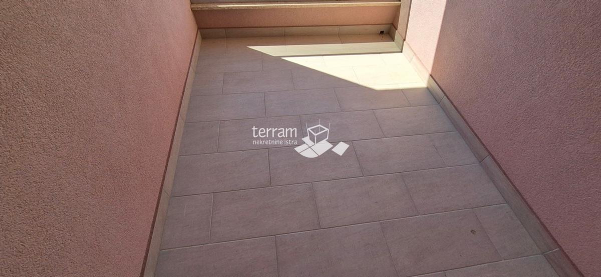 Istra, Peroj, appartamento al secondo piano di un piccolo edificio residenziale, 64,13 m2, 2 camere da letto + soggiorno con angolo cottura, parcheggio, NUOVO!! #vendita