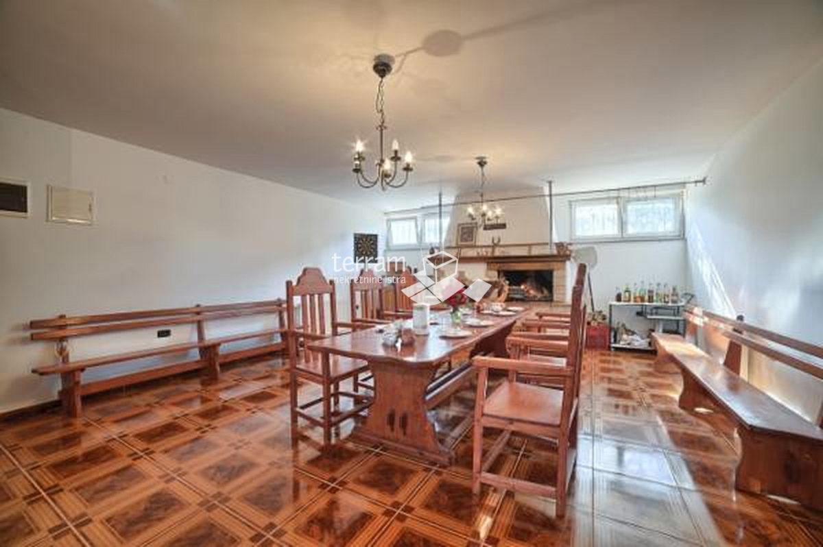 Istria, Dignano, casa indipendente 531m2 con piscina coperta e ampio giardino, in vendita