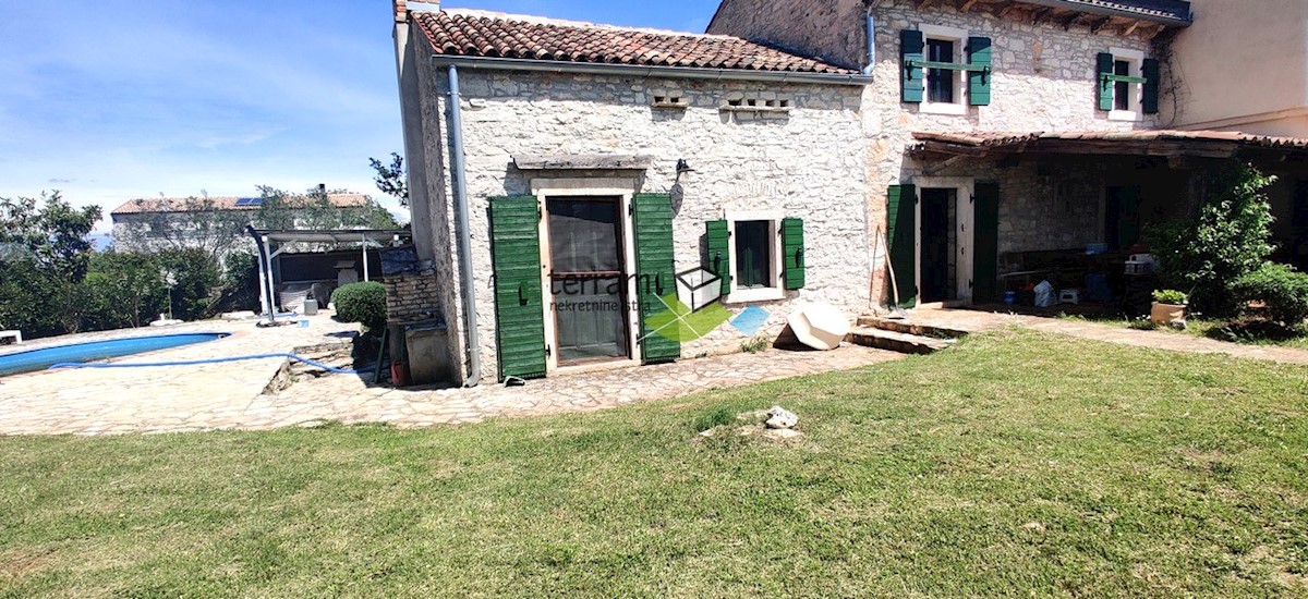 Istria, Marčana, Krnica, casa in pietra 110m2, giardino 600m2 con piscina, in vendita