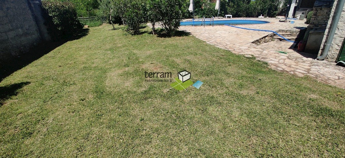 Istria, Marčana, Krnica, casa in pietra 110m2, giardino 600m2 con piscina, in vendita