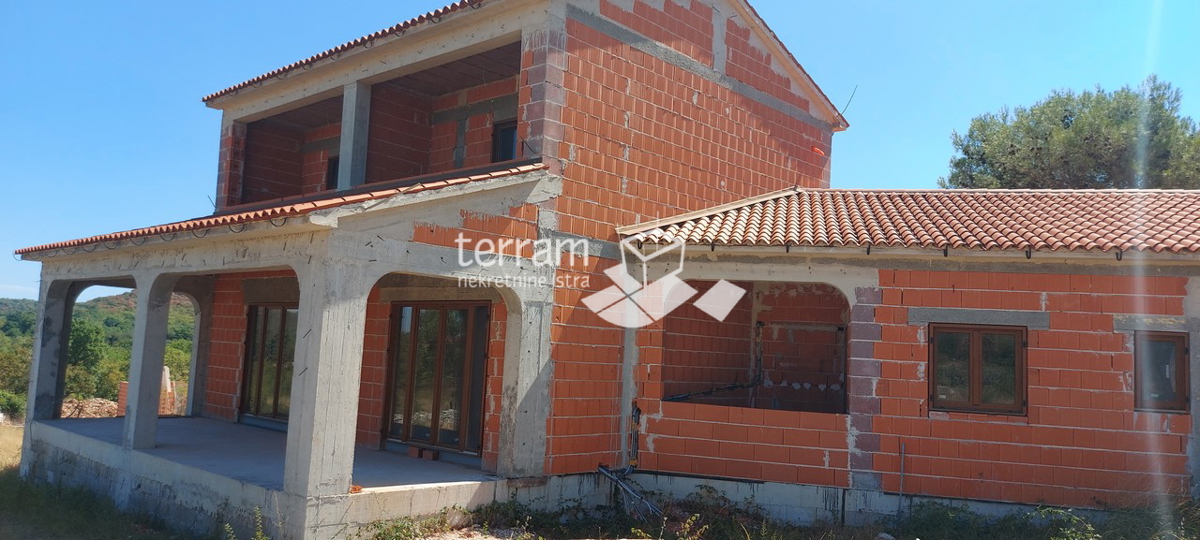 Istria, Rovigno, Rovinjsko Selo, casa incompiuta 450m2. giardino 3521m2