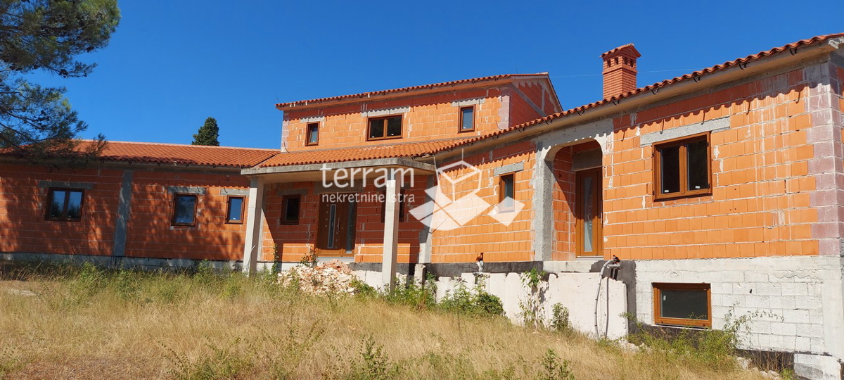 Istria, Rovigno, Rovinjsko Selo, casa incompiuta 450m2. giardino 3521m2