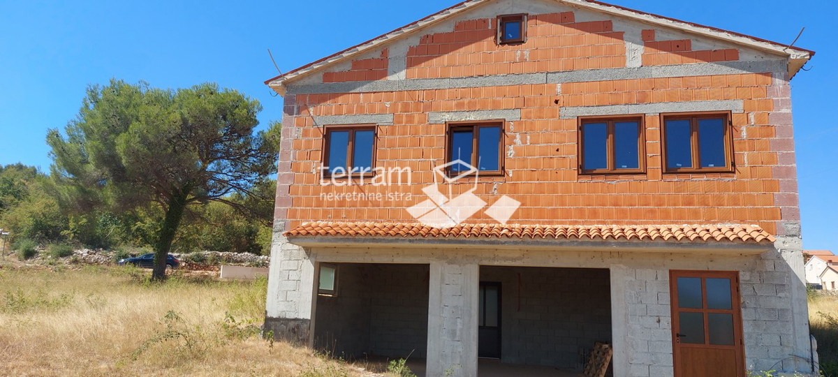 Istria, Rovigno, Rovinjsko Selo, casa incompiuta 450m2. giardino 3521m2