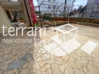 Istria, Medulin, casa indipendente con vista mare, 3 appartamenti, OPPORTUNITA&apos;!!