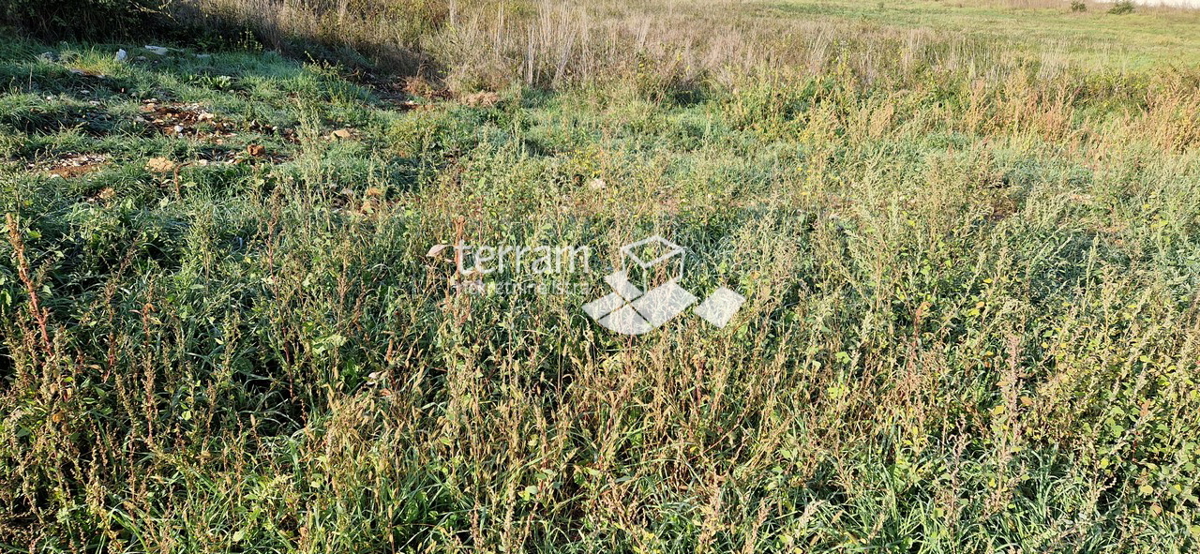 Istria, Pola, Valdebek terreno edificabile 2836m2 per la costruzione di più appartamenti in vendita