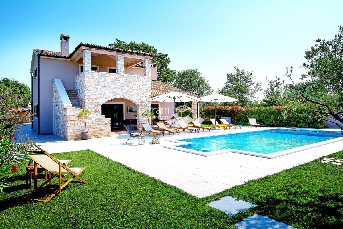 Istria, Krnica, Villa 280m2 con piscina, campo da golf e campo da tennis,  #in vendita