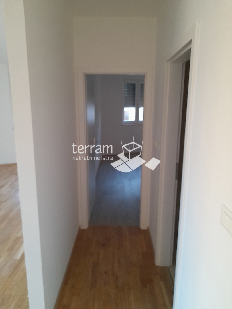 Istra, Pula, Centar, appartamento 88,07m2, 2 camere da letto + soggiorno con angolo cottura, primo piano, ascensore, garage, #vendita