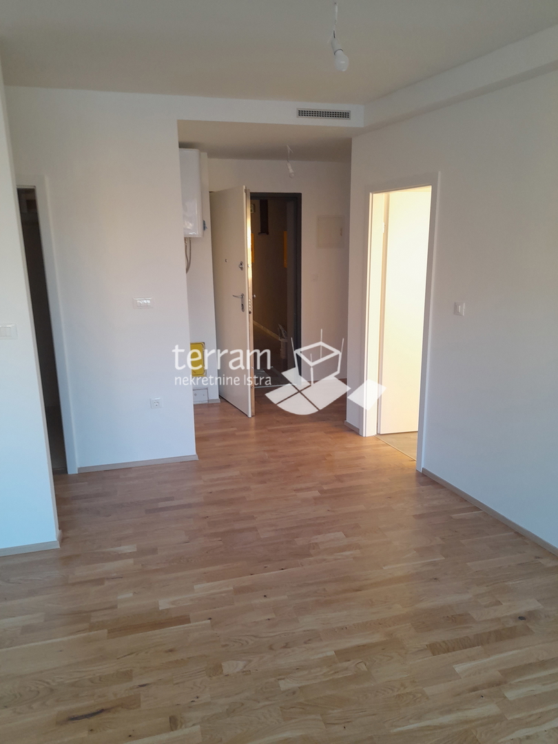 Istra, Pula, Centar, appartamento 88,07m2, 2 camere da letto + soggiorno con angolo cottura, primo piano, ascensore, garage, #vendita