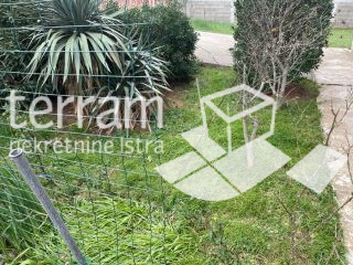 Istria, Medulin, casa indipendente con 3 appartamenti, 210m2, giardino 500m2!! Vendita