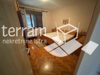 Istria, Medulin, casa indipendente con 3 appartamenti, 210m2, giardino 500m2!! Vendita