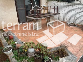 Istria, Medulin, casa indipendente con 3 appartamenti, 210m2, giardino 500m2!! Vendita