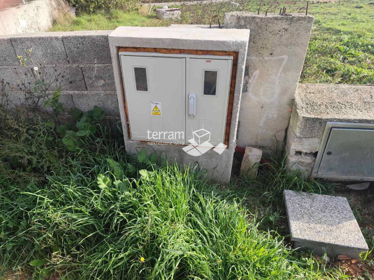 Istra, Pola, Valdebek, terreno edificabile 990m2, fabbricato 70m2, #vendita