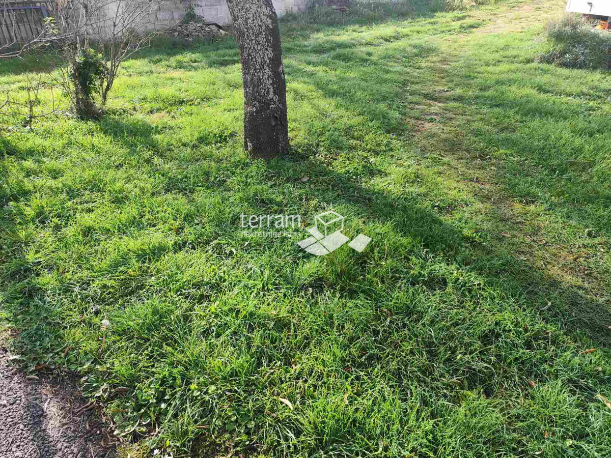 Istra, Pola, Valdebek, terreno edificabile 990m2, fabbricato 70m2, #vendita