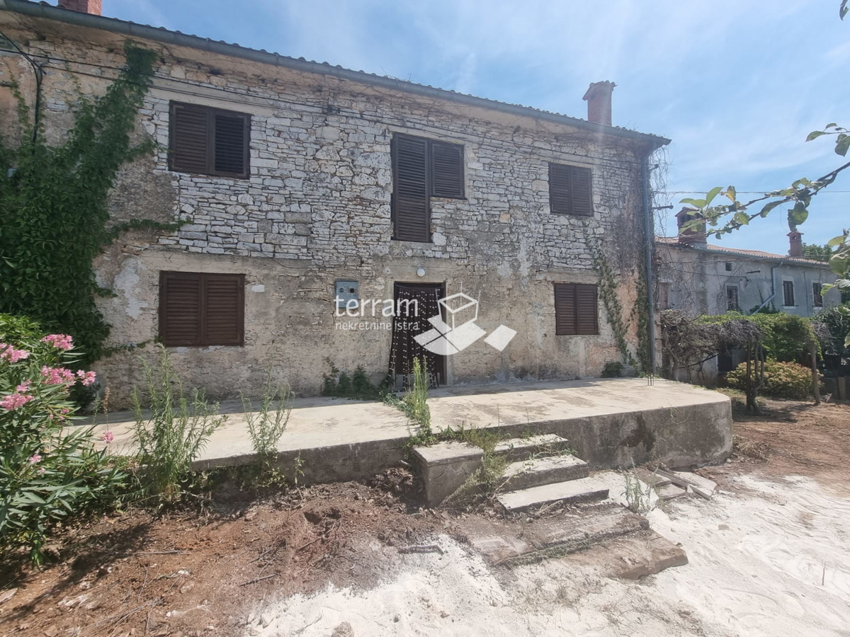 Istria, Barban, vecchia casa istriana di 200m2 con un ampio giardino di 1500m2, in vendita