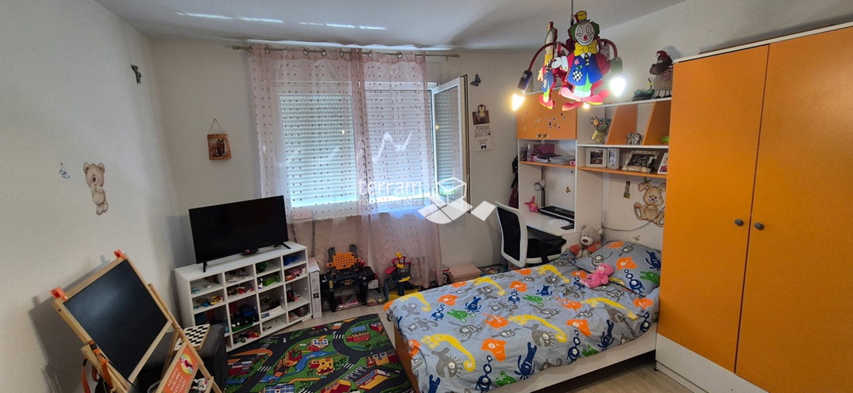 Istria, Pola, Centro più ampio, appartamento 53,76m2, 2 camere da letto + soggiorno con angolo cottura, secondo piano, #vendita