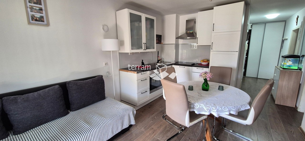 Istria, Pola, Centro più ampio, appartamento 53,76m2, 2 camere da letto + soggiorno con angolo cottura, secondo piano, #vendita