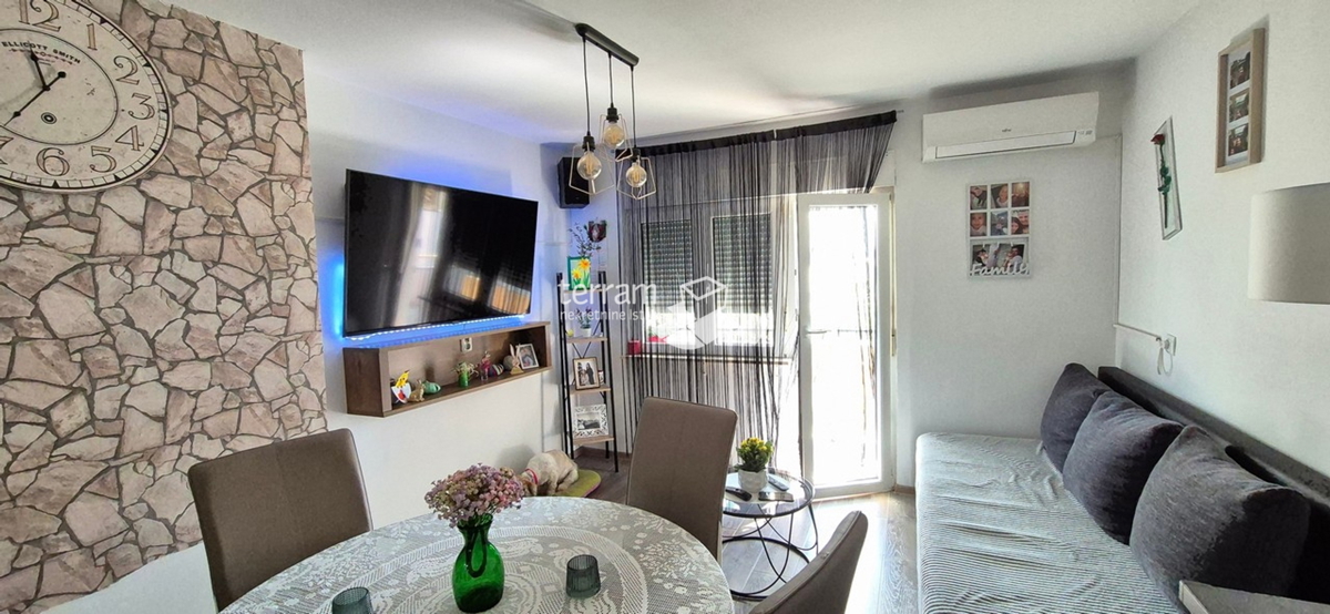 Istria, Pola, Centro più ampio, appartamento 53,76m2, 2 camere da letto + soggiorno con angolo cottura, secondo piano, #vendita