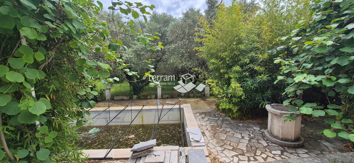 Istria, Promontorio, proprietà di 2600 m2, due case per un totale di 470 m2, 9 appartamenti, vista mare, #vendita