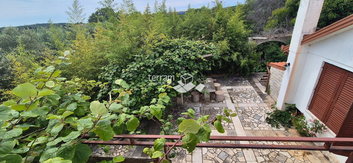 Istria, Promontorio, proprietà di 2600 m2, due case per un totale di 470 m2, 9 appartamenti, vista mare, #vendita