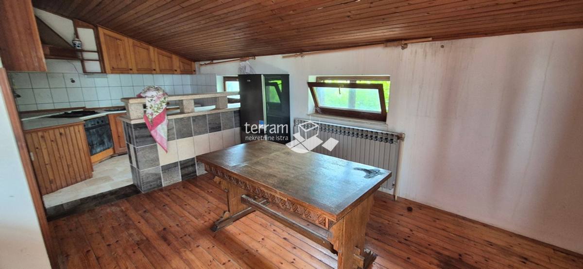 Istria, Promontorio, proprietà di 2600 m2, due case per un totale di 470 m2, 9 appartamenti, vista mare, #vendita