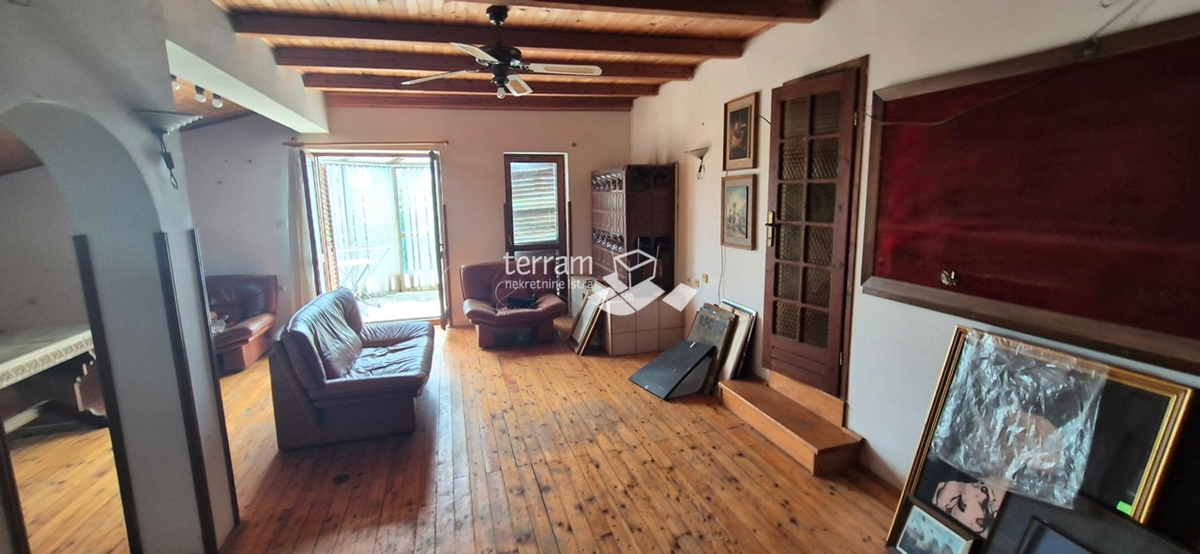 Istria, Promontorio, proprietà di 2600 m2, due case per un totale di 470 m2, 9 appartamenti, vista mare, #vendita